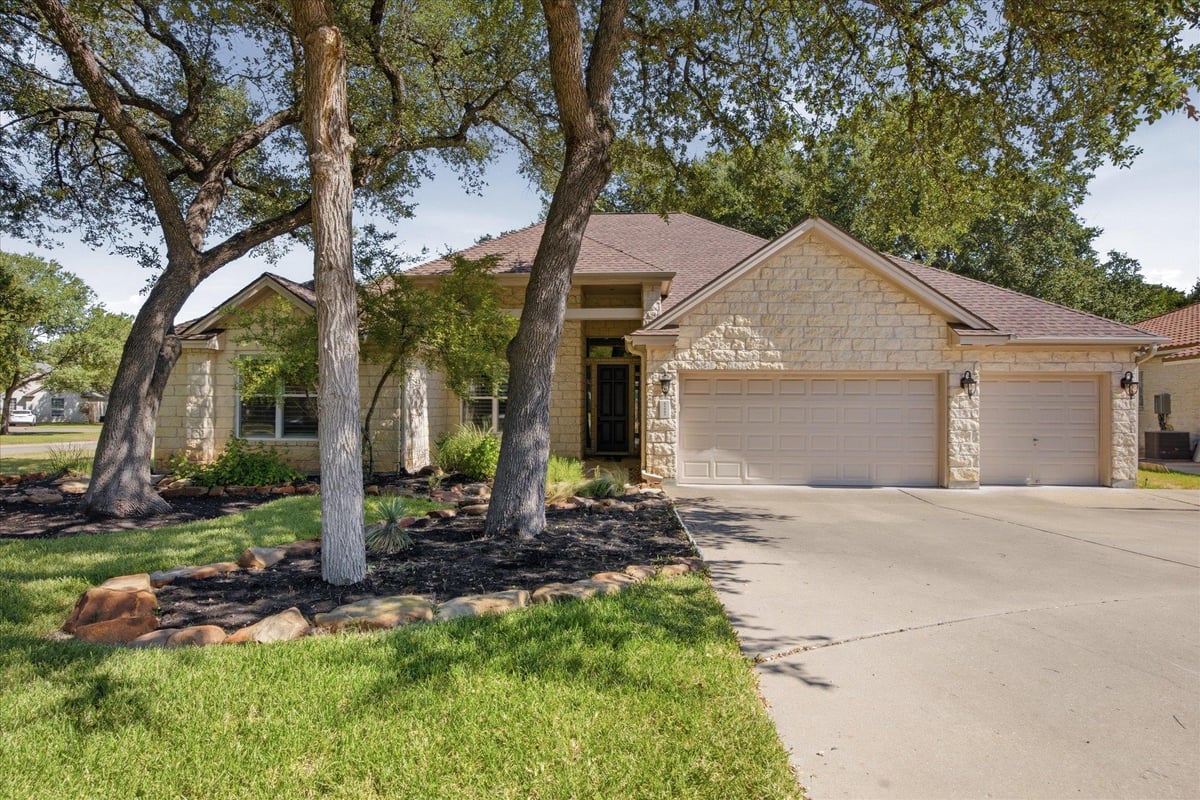 31007 Jasper CT - property photo 1 - Luxury home in Berry Crk Sec 09 Ph 02, Georgetown, TX
