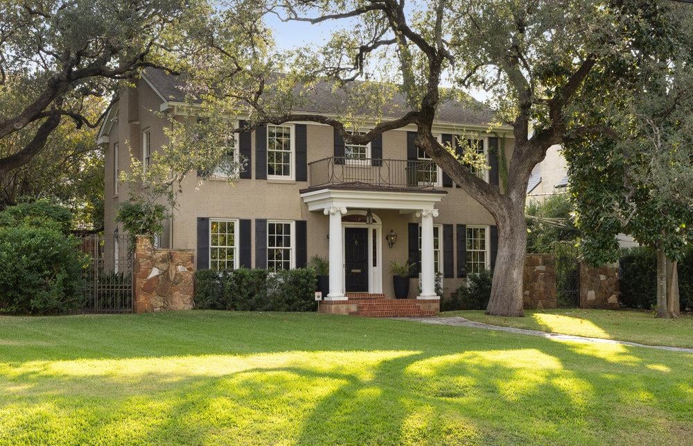 View 3101 Bowman Ave in Monte Vista 3101 Bowman Ave - property photo 1 - Luxury home in Monte Vista, Austin, TX