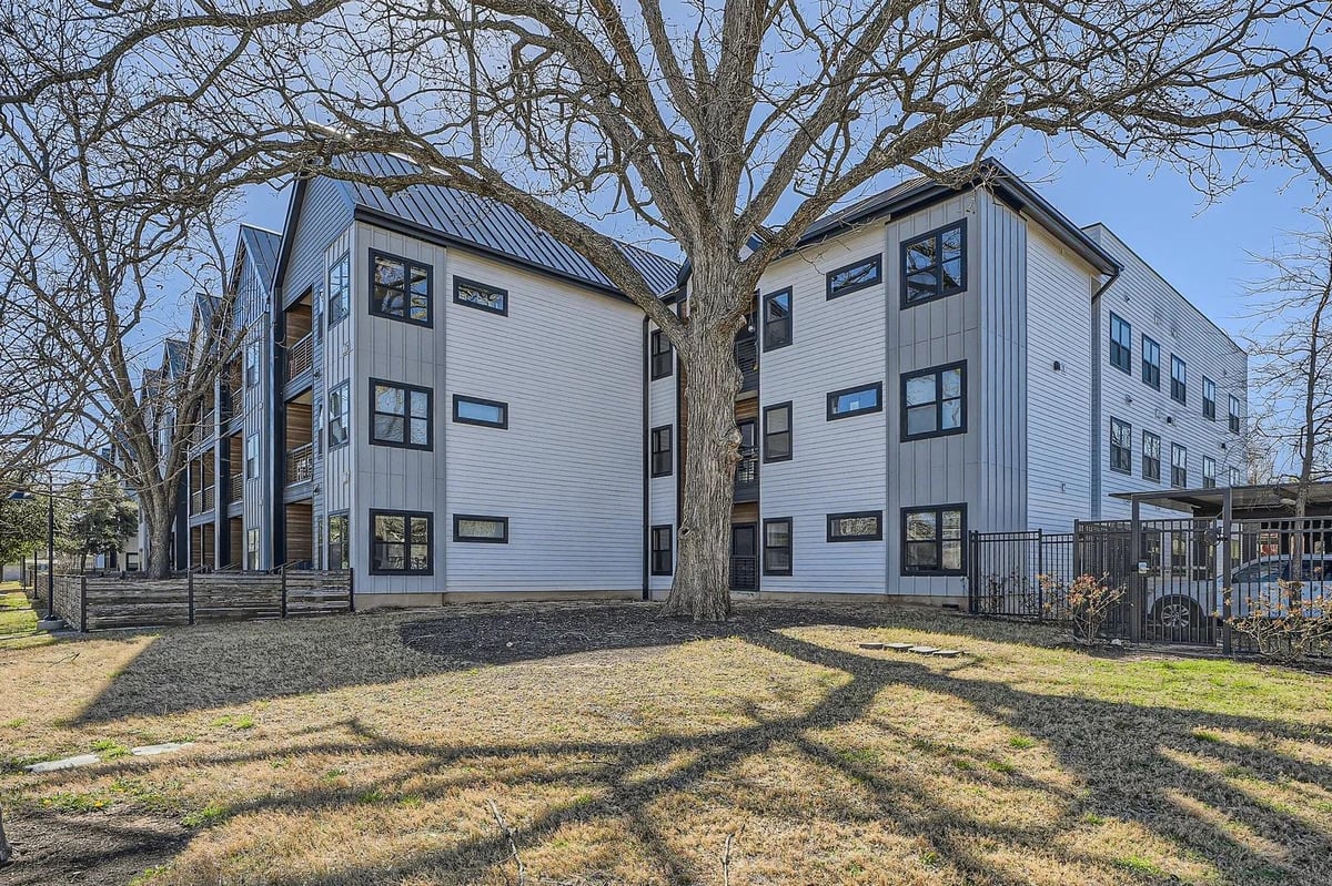 Living area at 3101 Govalle Ave Unit #103 - 2 bed 2 bath home