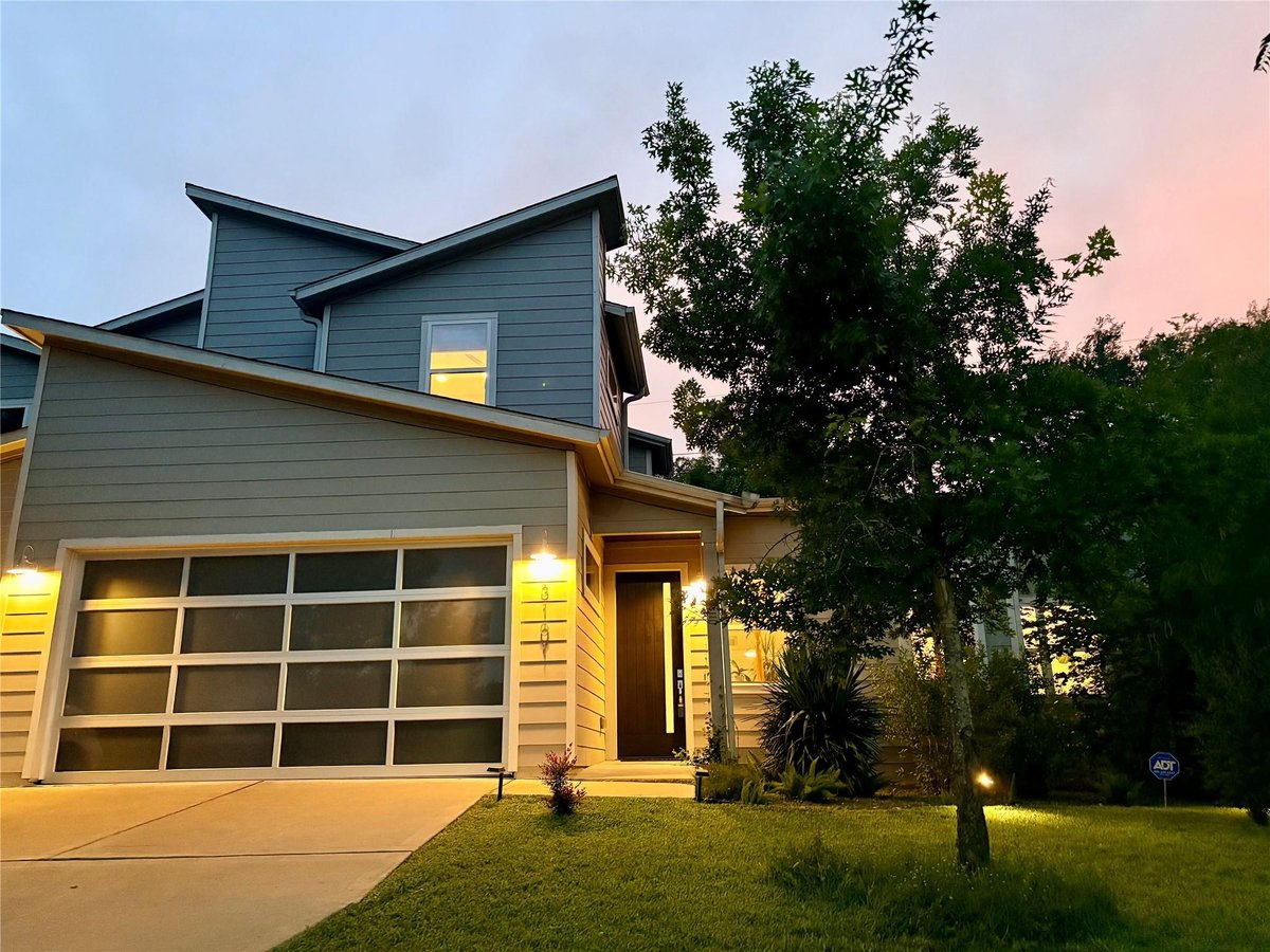 View 3101 Sunnylawn CIR Unit #B in Cherrylawn Sec 05 3101 Sunnylawn CIR Unit #B - front exterior - Luxury home in Cherrylawn Sec 05, Austin, TX