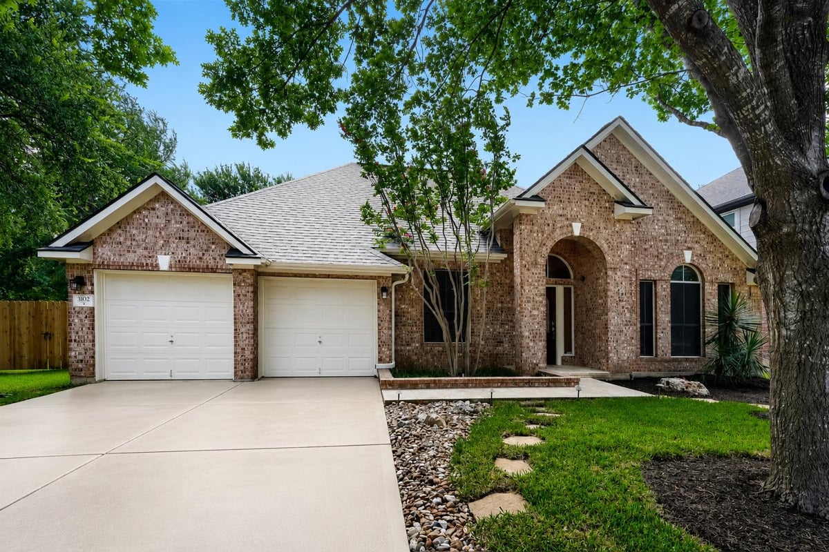 View 3102 Ash Glen LN in Vista Oaks Sec 5C 3102 Ash Glen LN - front exterior - Luxury home in Vista Oaks Sec 5C, Round Rock, TX
