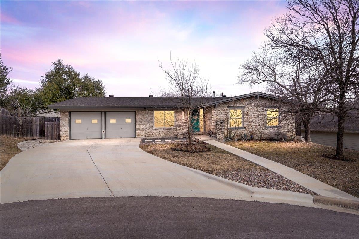 View 3102 Berrylawn CIR in Cherrylawn Sec 05 3102 Berrylawn CIR - property photo 1 - Luxury home in Cherrylawn Sec 05, Austin, TX