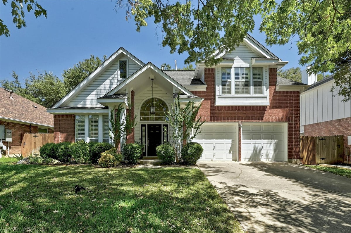 3102 Fort Worth Trl - front exterior - Luxury home in Shady Hollow Sec 06 Ph C, Austin, TX