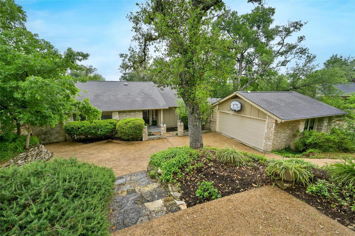 View 3102 Mistyglen CIR in Countryside Sec 01 3102 Mistyglen CIR - front exterior - Luxury home in Countryside Sec 01, Austin, TX