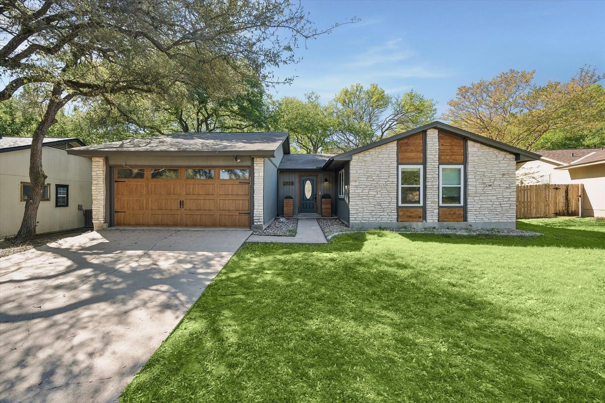 View 3103 Canter LN in Walnut Crossing Sec 02 3103 Canter LN - property photo 1 - Luxury home in Walnut Crossing Sec 02, Austin, TX
