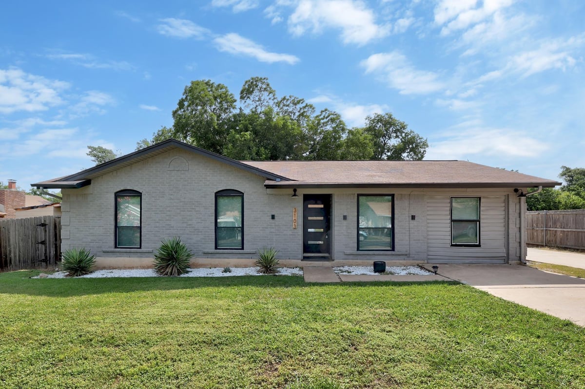 View 3103 Great Valley DR in Shenandoah Sec 01 3103 Great Valley DR - front exterior - Luxury home in Shenandoah Sec 01, Cedar Park, TX