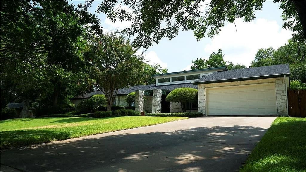 View 3103 Mistywood CIR in Countryside Sec 01 3103 Mistywood CIR - property photo 1 - Luxury home in Countryside Sec 01, Austin, TX