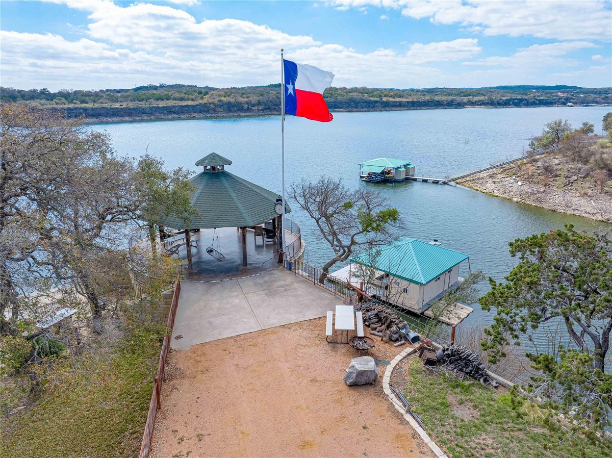 View 3104 Brasada Ln in Chimney Oaks At Lake Travis SE 3104 Brasada Ln - front exterior - Luxury lot in Chimney Oaks At Lake Travis SE, Marble Falls, TX