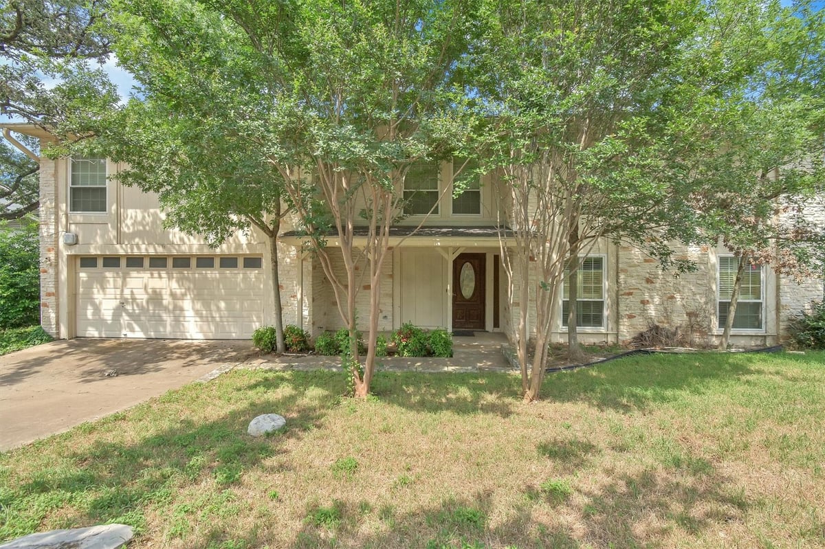 View 3104 Mistyglen CIR in Countryside Sec 01 3104 Mistyglen CIR - property photo 1 - Luxury home in Countryside Sec 01, Austin, TX