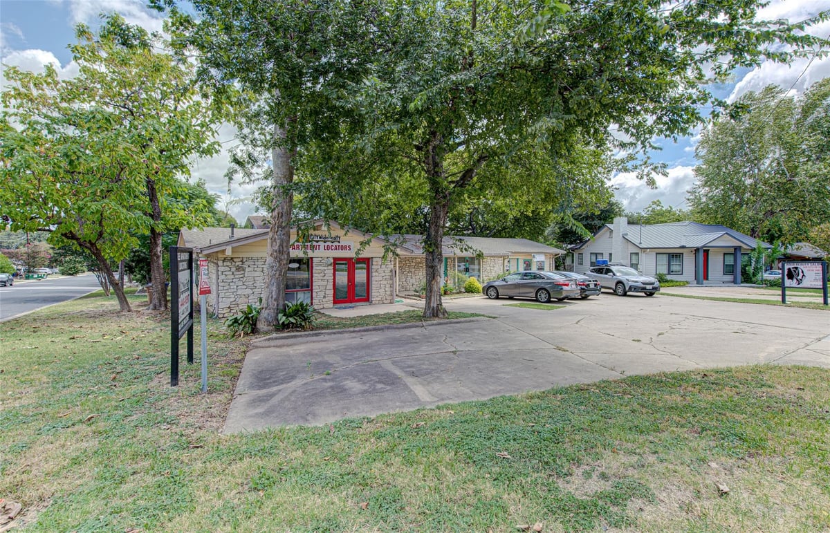 View 3105 Menchaca in South Lamar 3105 Menchaca - front exterior - Luxury home in South Lamar, Austin, TX