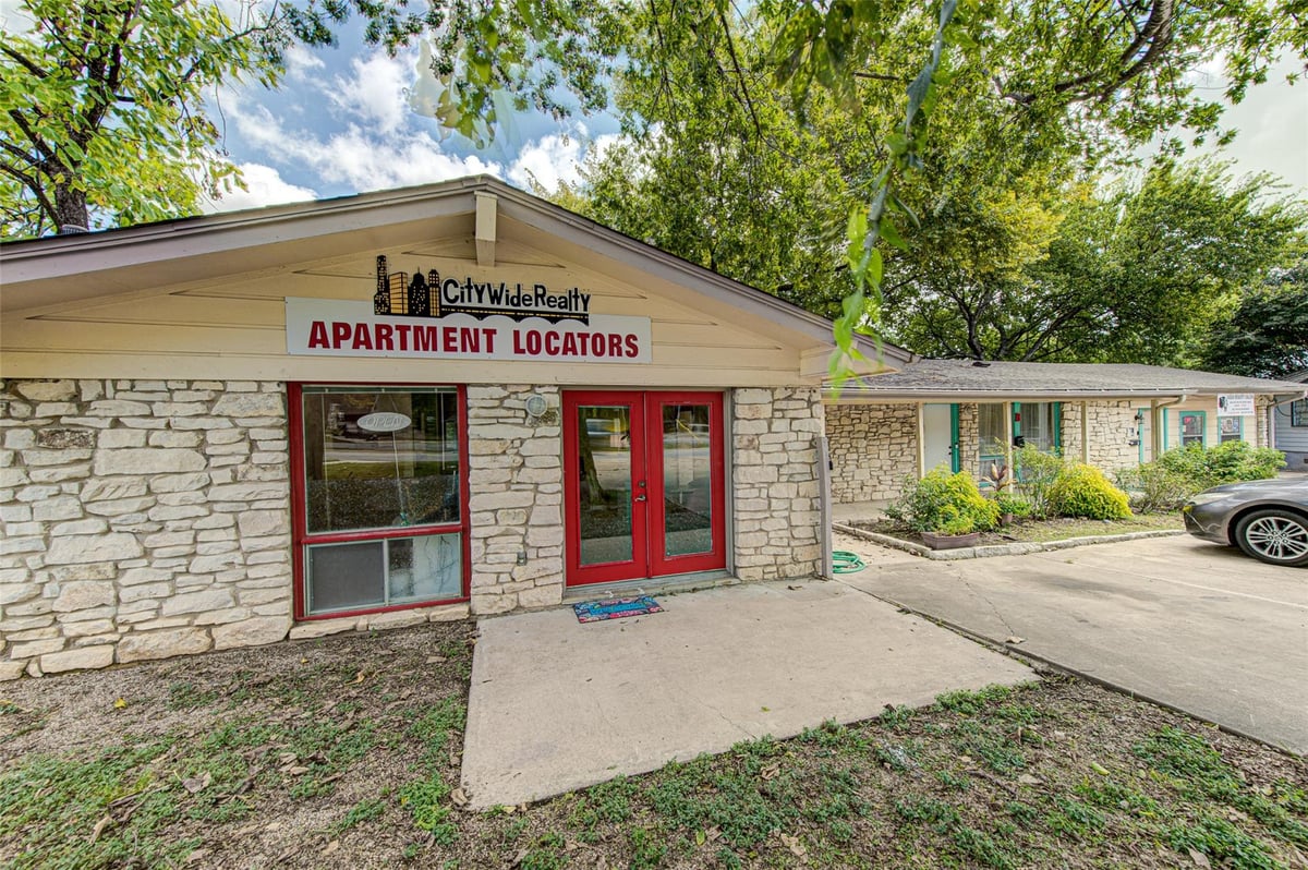 Living area at 3105 Menchaca - South Lamar, Austin, TX