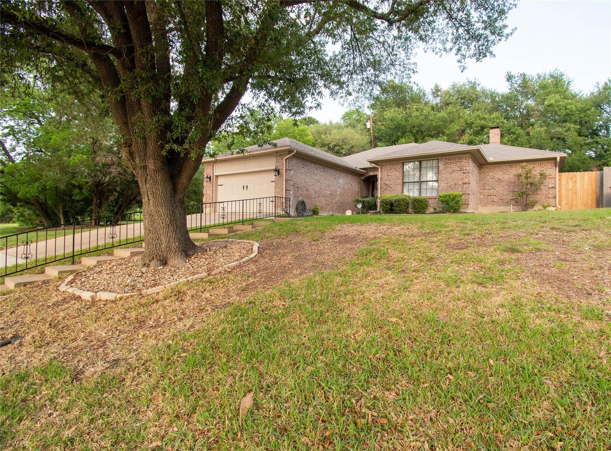 View 3105 Pecan Valley Dr in Tanglefoot Valley 3105 Pecan Valley Dr - front exterior - Luxury home in Tanglefoot Valley, Temple, TX