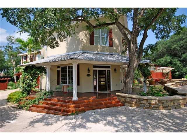 View 3105 Perry Ln in Highland Park West 3105 Perry Ln - property photo 1 - Luxury home in Highland Park West, Austin, TX