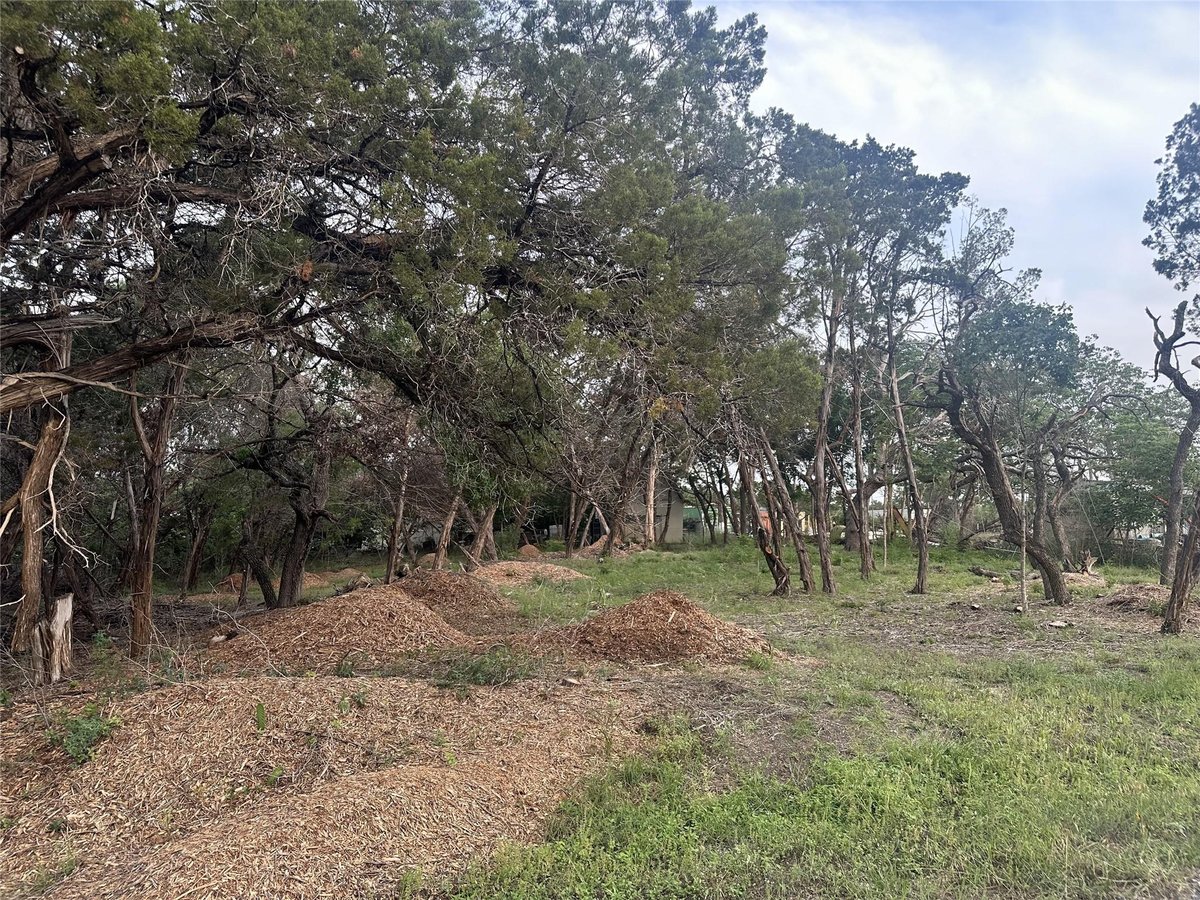 View 3105 Rainbow Hollow Dr in Lakeview Hills Sec 01 3105 Rainbow Hollow Dr - property photo 1 - Luxury lot in Lakeview Hills Sec 01, Lago Vista, TX