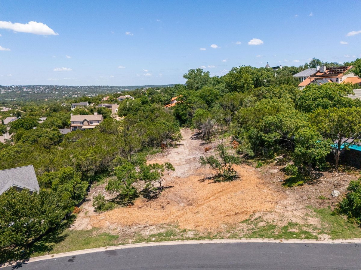 View 3107 Cavalcade CT in Davenport Ranch Ph 01 Sec 03 3107 Cavalcade CT - front exterior - Luxury lot in Davenport Ranch Ph 01 Sec 03, Austin, TX