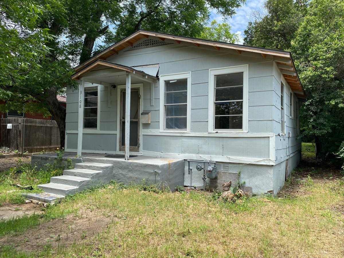 View 3108 E 13th ST in McKinley Heights 3108 E 13th ST - front exterior - Luxury home in McKinley Heights, Austin, TX