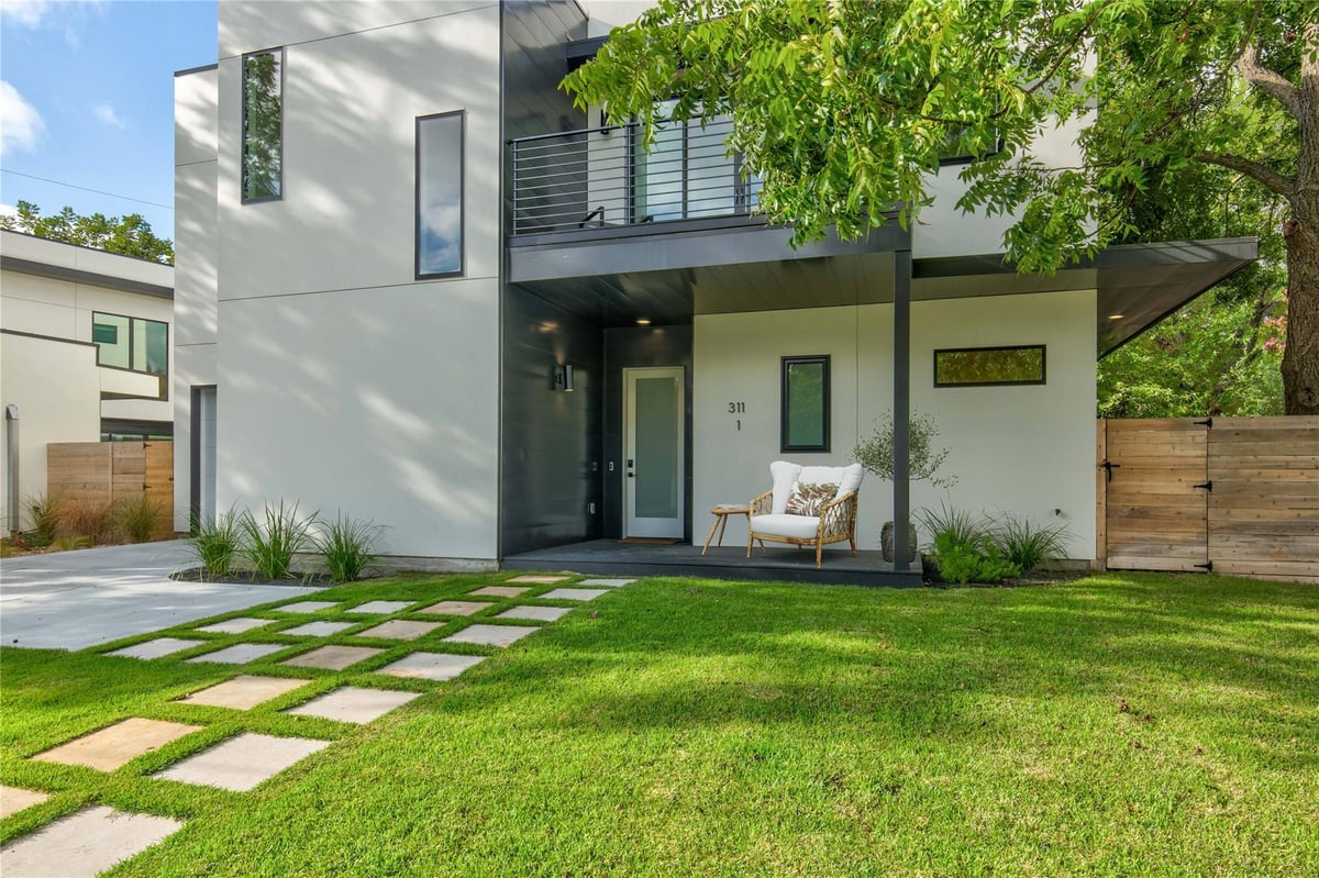 View 311-1 Havana ST in South Park Sec 02 311-1 Havana ST - property photo 1 - Luxury home in South Park Sec 02, Austin, TX