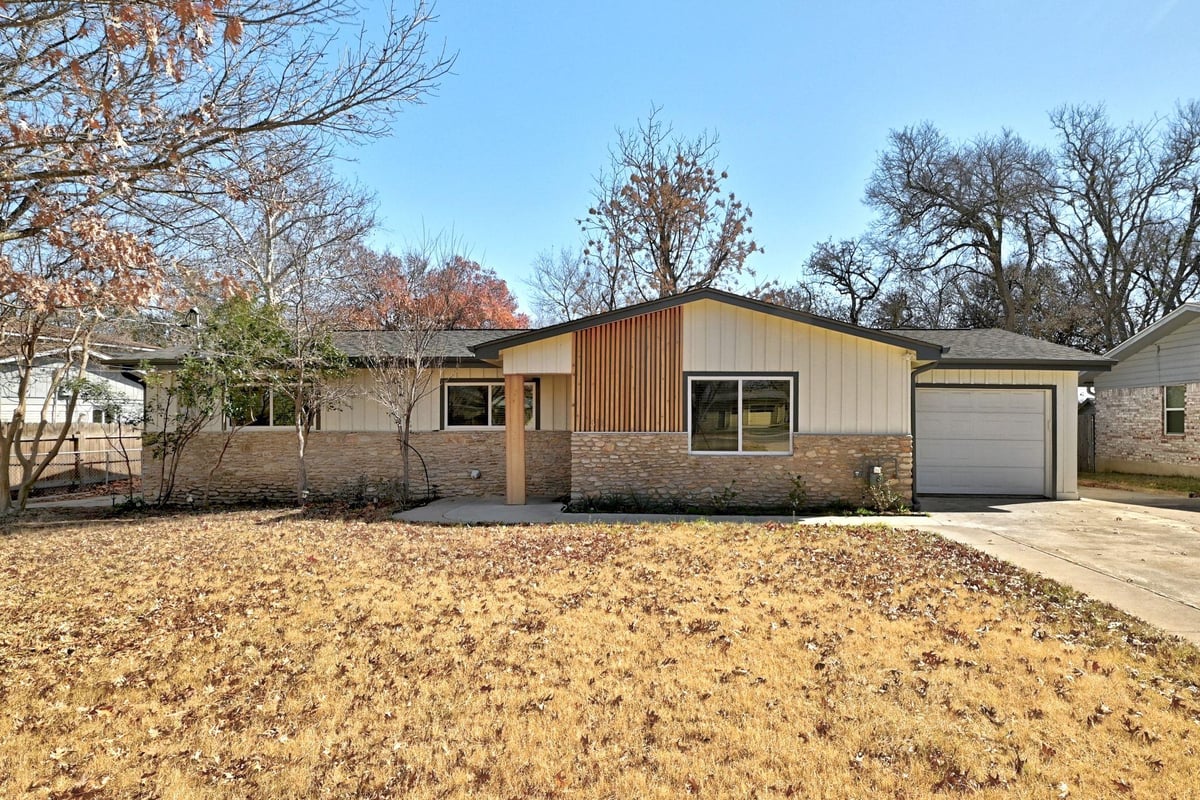 View 311 Harvard St in G A McNaughton 1st Add 311 Harvard St - property photo 1 - Luxury home in G A McNaughton 1st Add, San Marcos, TX