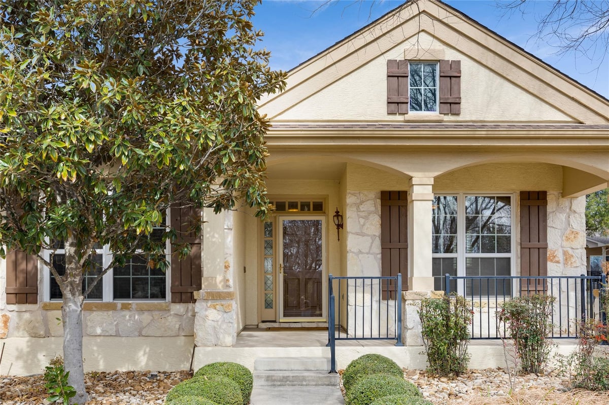 Living area at 311 Rio Grande Loop - 3 bed 2 bath home