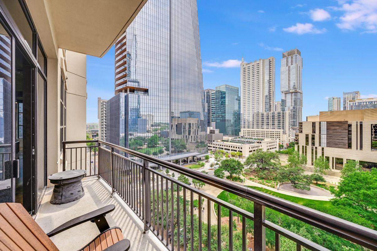 311 W 5th St Unit #1002 - front exterior - Luxury home in Plaza Lofts Condo Amd, Austin, TX