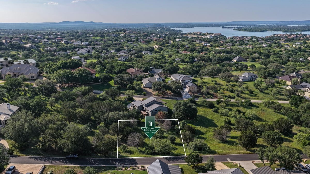 312 Hideaway CT - front exterior - Luxury lot in Horseshoe Bay West, Horseshoe Bay, TX