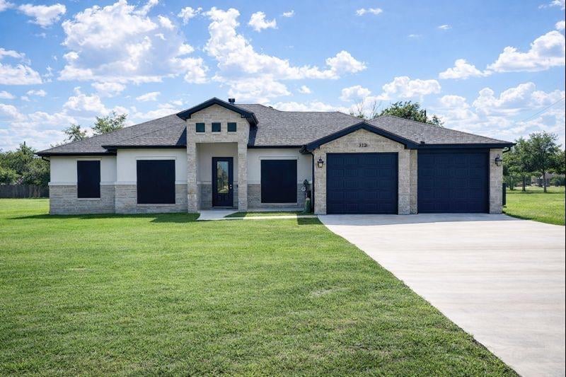 View 312 Sunrise Hls in Sunrise Hills Ph I 312 Sunrise Hls - front exterior - Luxury home in Sunrise Hills Ph I, Lampasas, TX