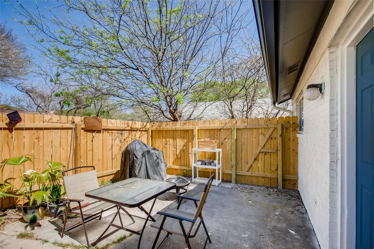 Living area at 312 W William Cannon Dr Unit #A & B - Buckingham Ridge Sec 04, Austin, TX