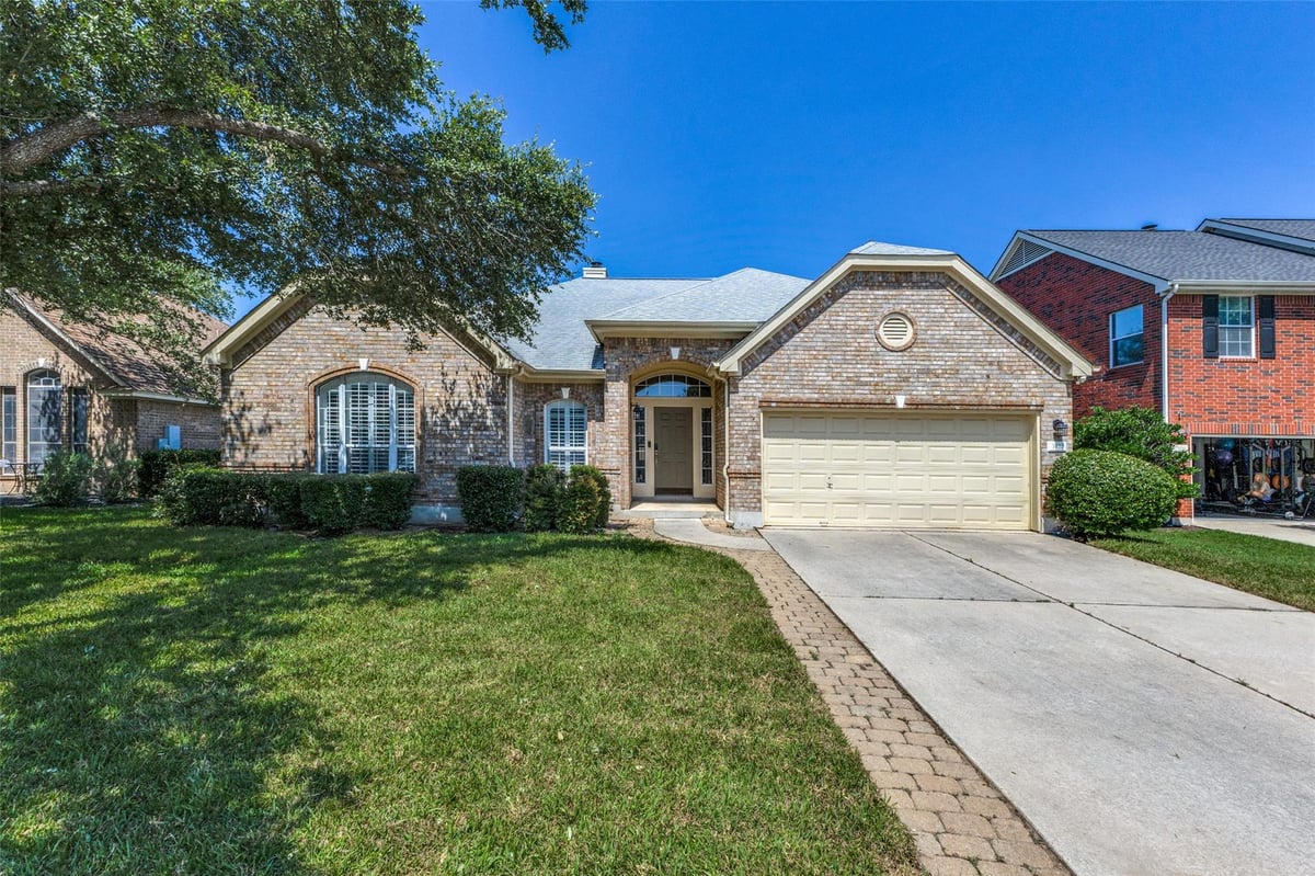 View 3122 Lomita Dr in LAKE POINTE PHS 1B 3122 Lomita Dr - property photo 1 - Luxury home in LAKE POINTE PHS 1B, Austin, TX