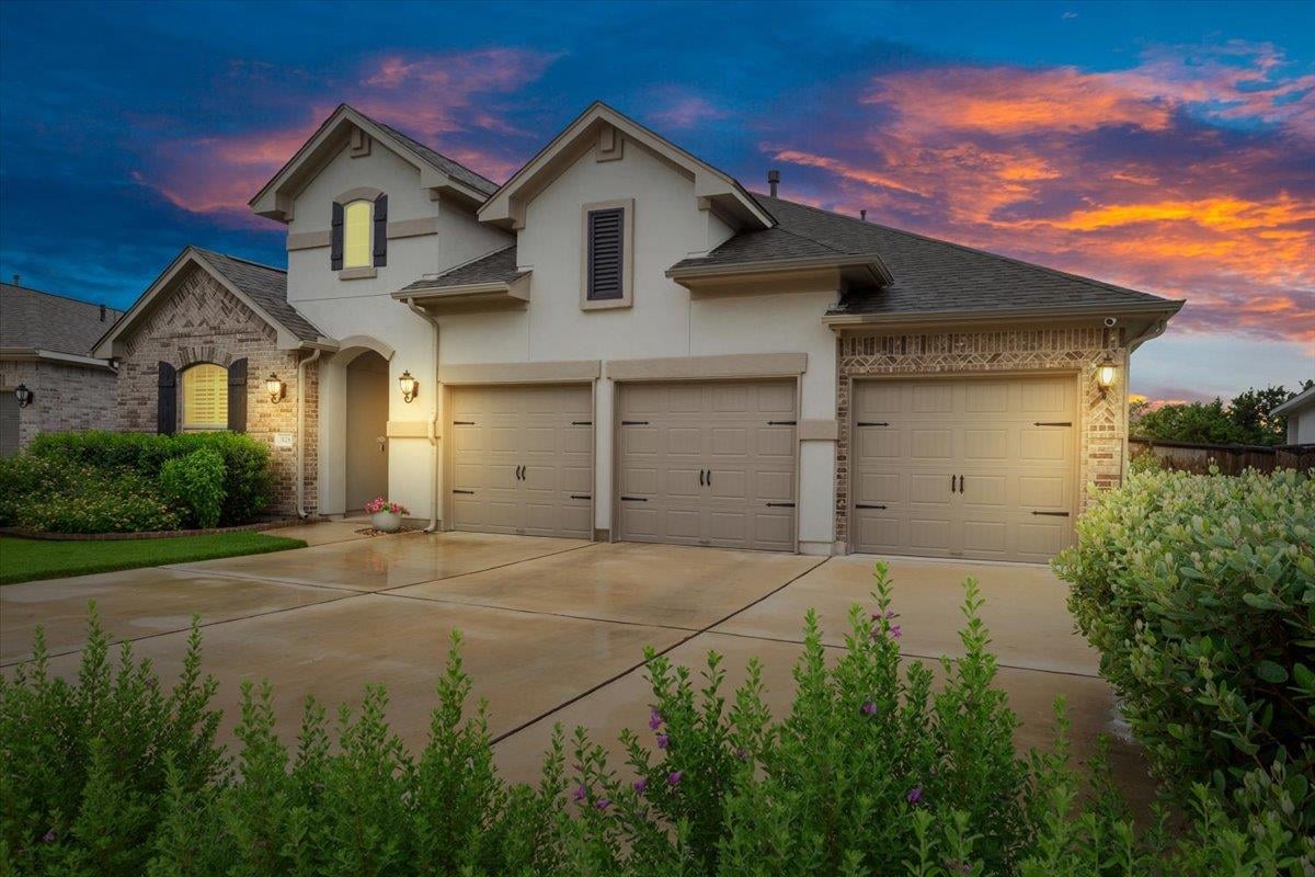 View 3128 Desert Shade Bnd in Bluffs at Crystal Falls 3128 Desert Shade Bnd - property photo 1 - Luxury home in Bluffs at Crystal Falls, Leander, TX