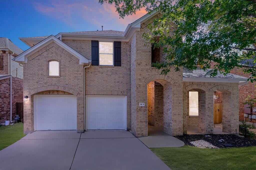 313 El Socorro LN - front exterior - Luxury home in Steiner Ranch, Austin, TX