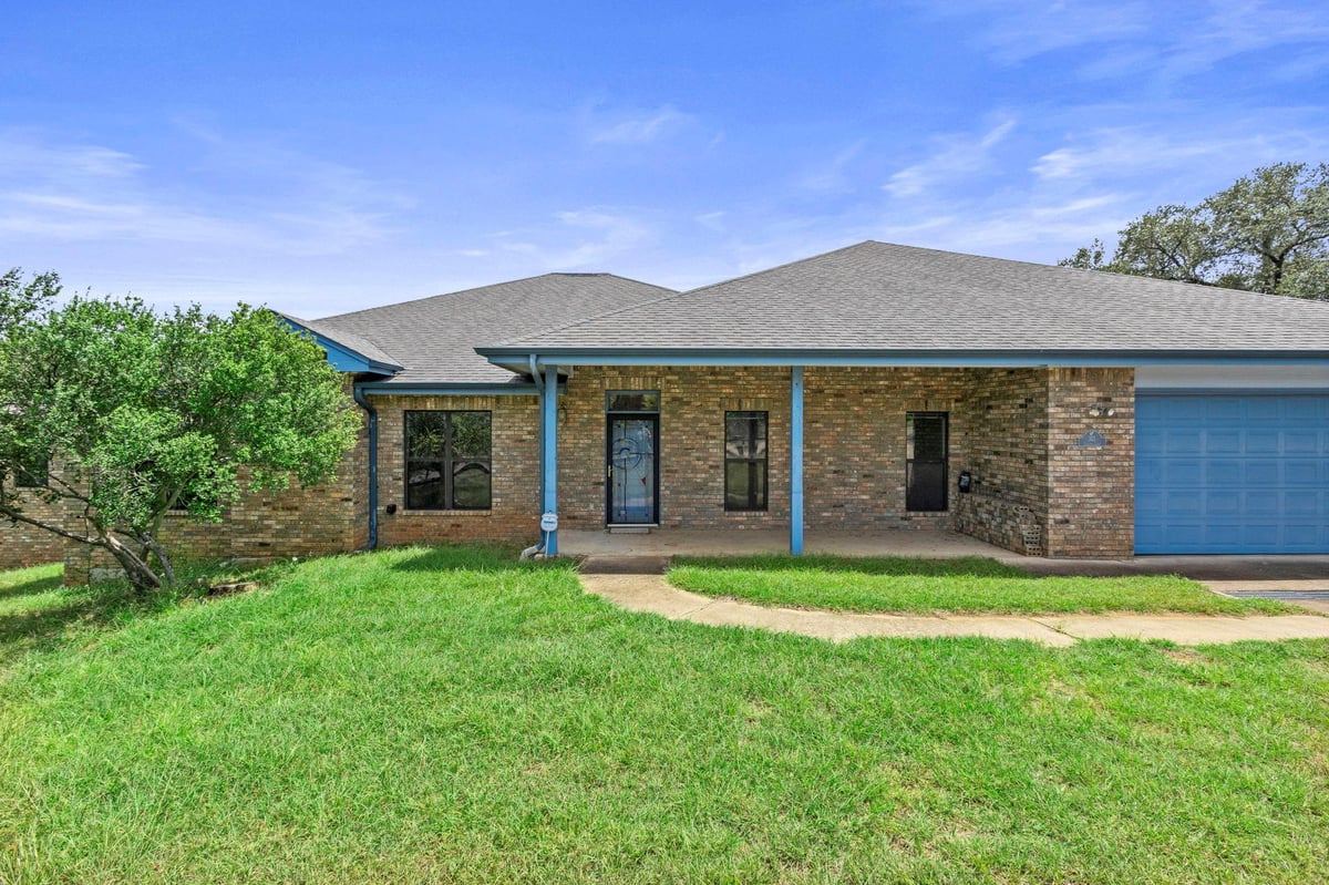 View 313 Lagoon LOOP in Deer Haven 313 Lagoon LOOP - front exterior - Luxury home in Deer Haven, Horseshoe Bay, TX