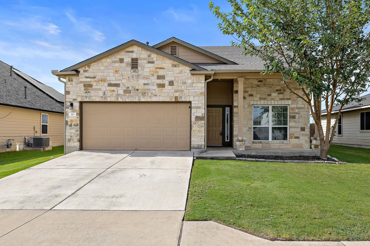 313 Moulins LN - front exterior - Luxury home in Highcrest Meadows, Georgetown, TX