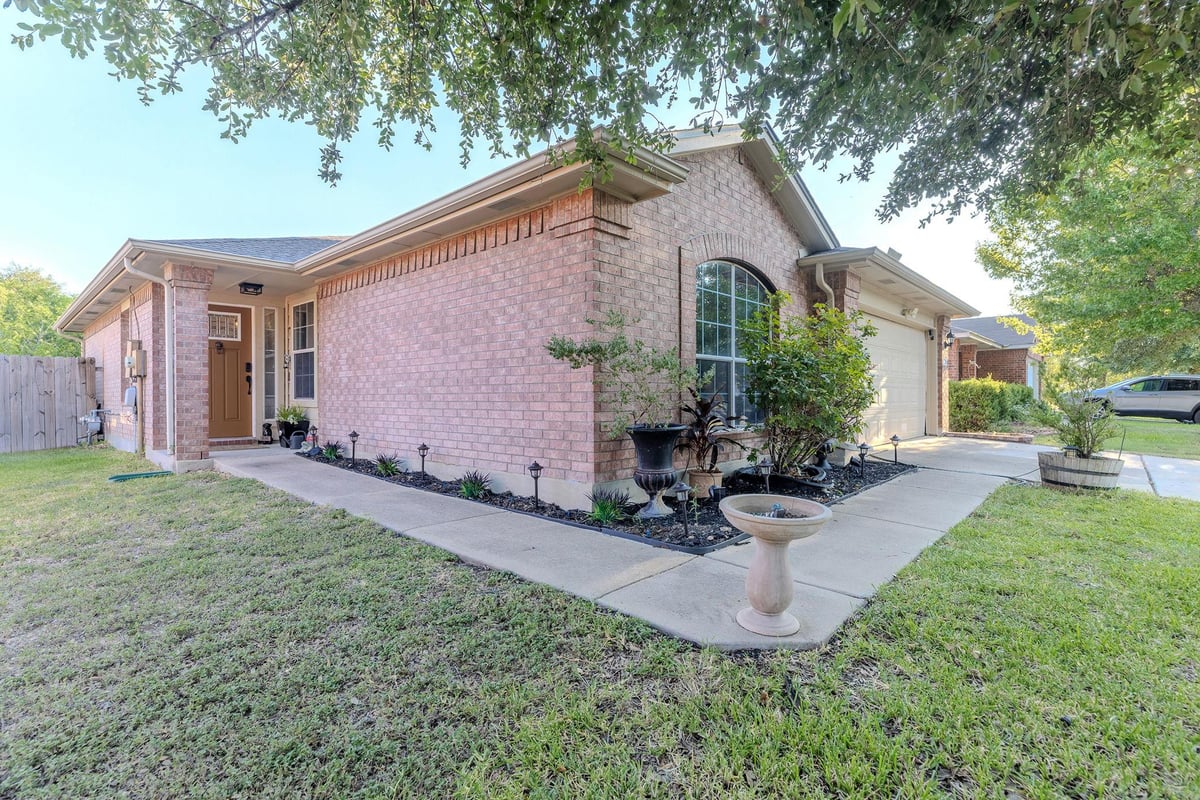 View 3133 Clinton PL in Settlers Crossing Sec 01 3133 Clinton PL - property photo 1 - Luxury home in Settlers Crossing Sec 01, Round Rock, TX