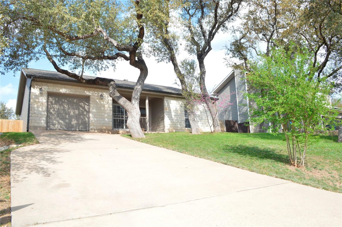 View 3139 Chisholm TRL in Apache Shores 01 Instl 3139 Chisholm TRL - property photo 1 - Luxury home in Apache Shores 01 Instl, Austin, TX