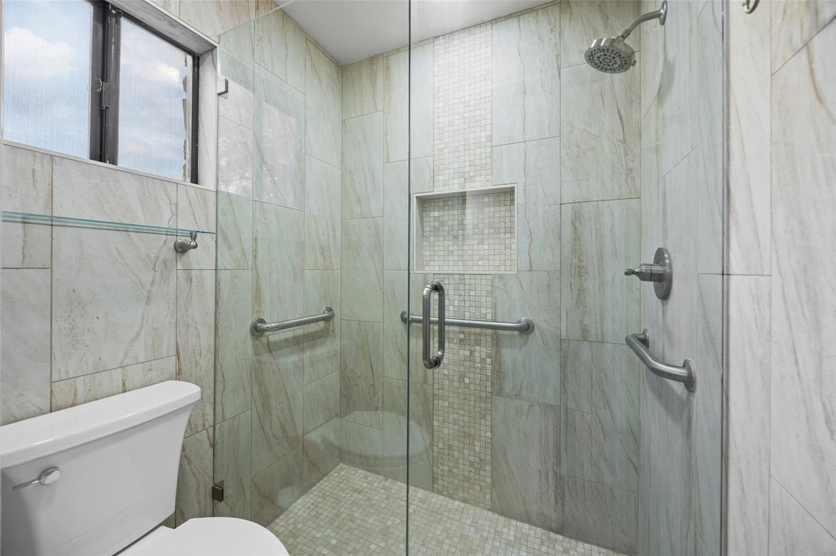 Primary bedroom at 314 Willet Dr - 3 bed 2 bath home