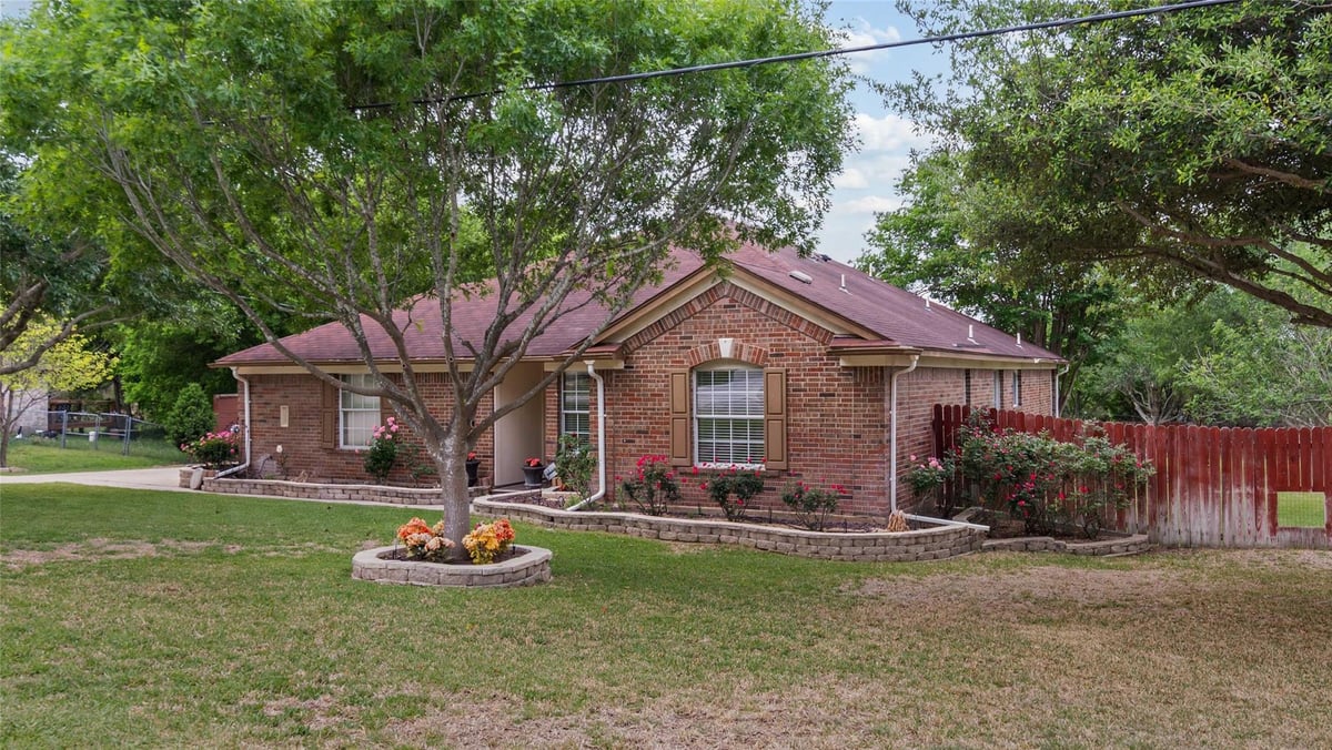 View 315 Appleton CT in Huntington Estates 315 Appleton CT - front exterior - Luxury home in Huntington Estates, Buda, TX