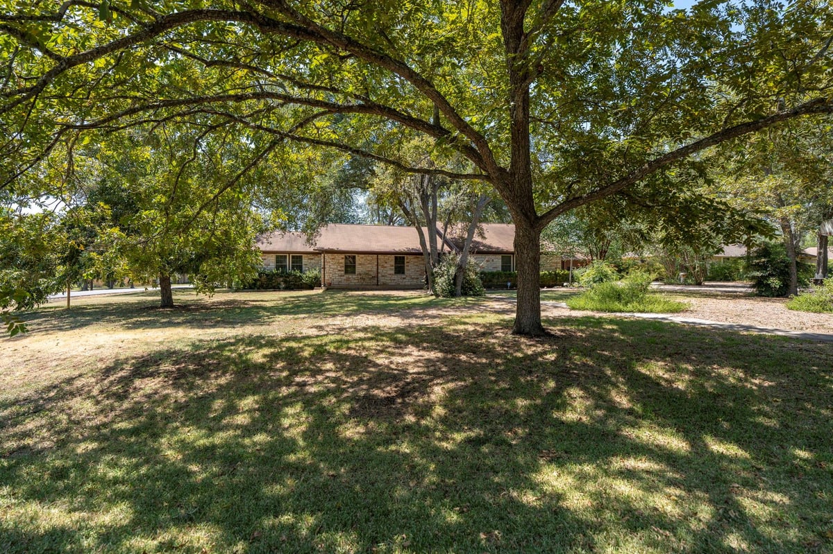 View 315 Caracara DR in Leisurewoods Sec 2 315 Caracara DR - property photo 1 - Luxury home in Leisurewoods Sec 2, Buda, TX