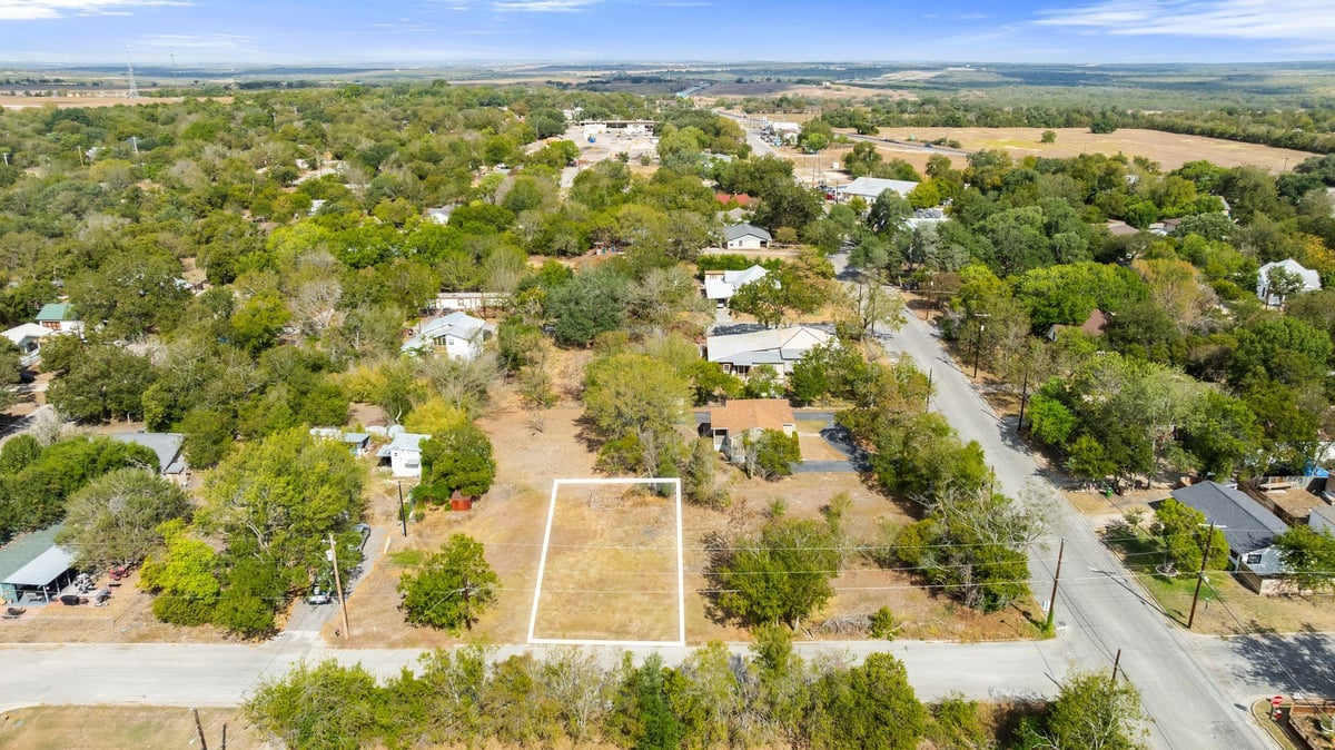 View 315 W Olive St in Olive Grove Sub 315 W Olive St - front exterior - Luxury lot in Olive Grove Sub, Lockhart, TX