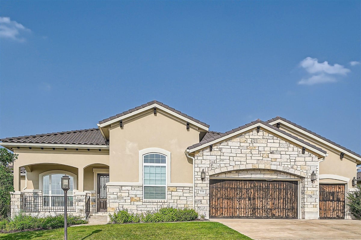 View 316 Bisset CT in Rough Hollow Sec 1 Amdlt1-6,11 316 Bisset CT - front exterior - Luxury home in Rough Hollow Sec 1 Amdlt1-6,11, Austin, TX