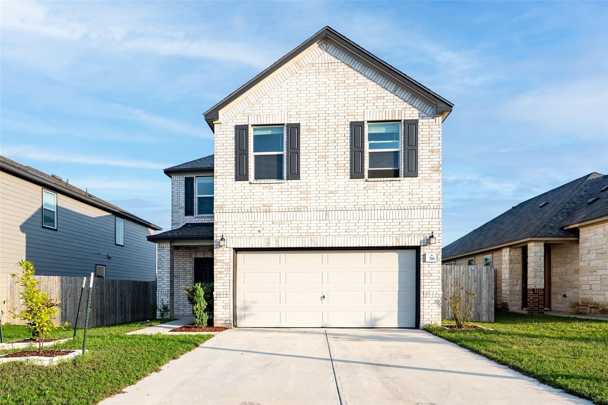 316 Bougainvillea Loop - front exterior - Luxury home in Maple Creek, Georgetown, TX