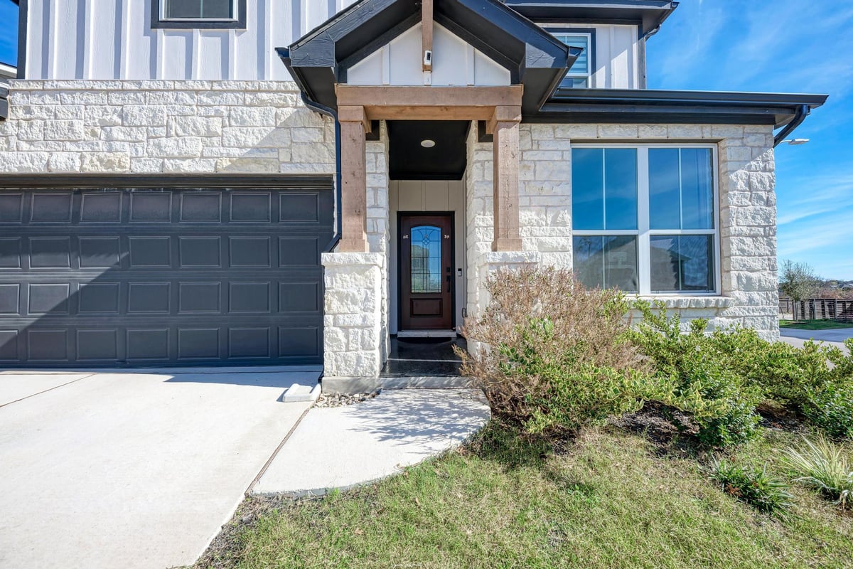 Living area at 316 Regatta Trl - 4 bed 2 bath home