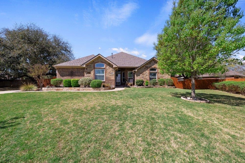 Living area at 316 Shady Oaks Ln - 4 bed 2 bath home