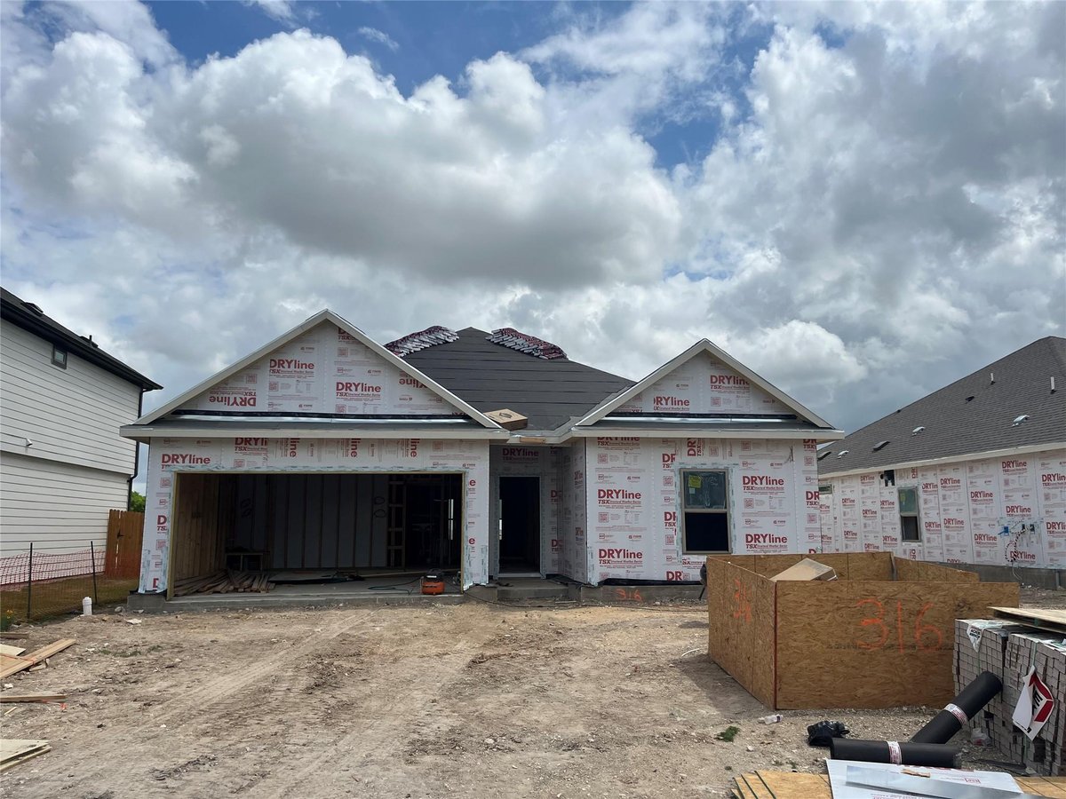 View 316 Sleep Hollow in Eastern Wells 316 Sleep Hollow - front exterior - Luxury home in Eastern Wells, Jarrell, TX