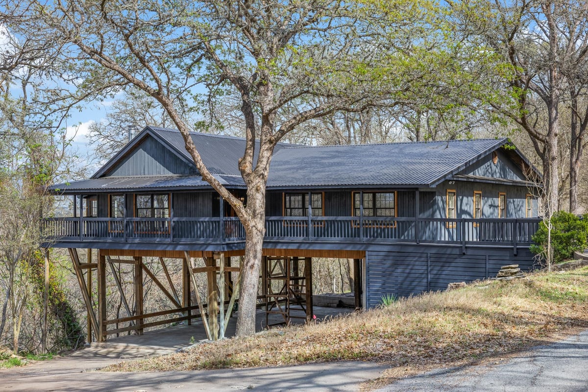 View 316 Valley View Dr in Monument Hill - Sec 10 316 Valley View Dr - front exterior - Luxury home in Monument Hill - Sec 10, La Grange, TX
