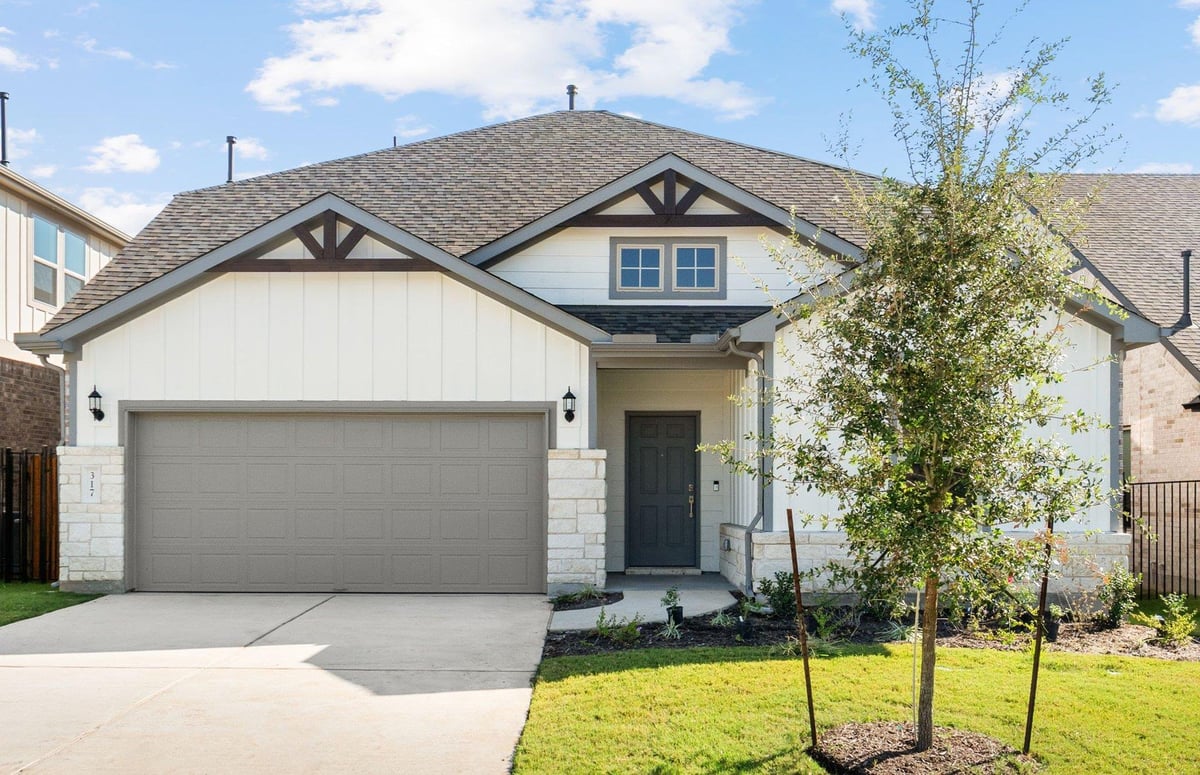 Living area at 317  Bristlecone Bnd - 5 bed 3 bath home