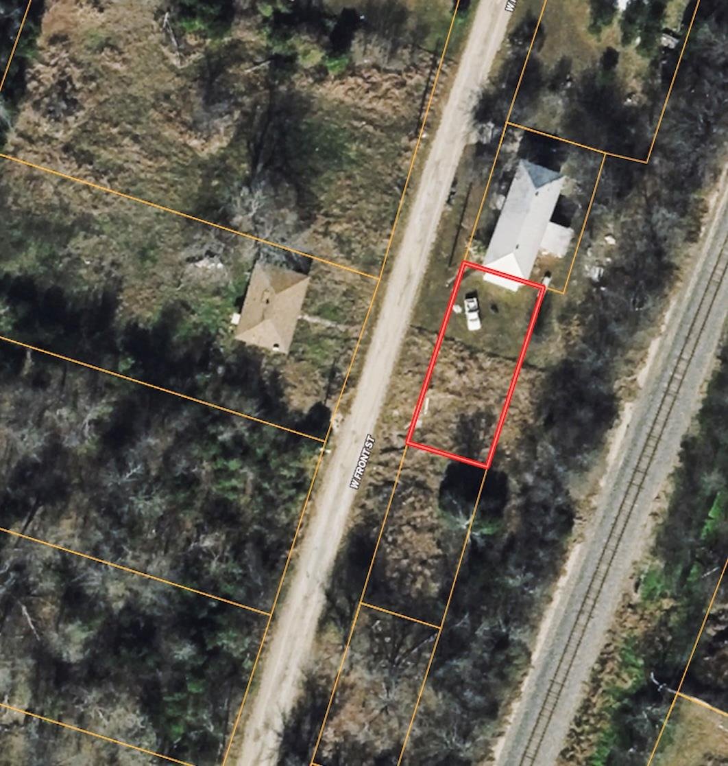 View 318 N Front ST in Lholhlr-Lholhlr 318 N Front ST - property photo 1 - Luxury lot in Lholhlr-Lholhlr, Holland, TX