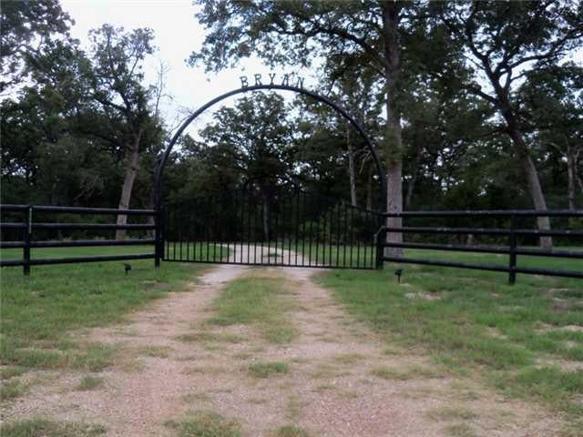 View 3194 County Road 405 3194 County Road 405 - front exterior - Luxury home in Lexington, TX