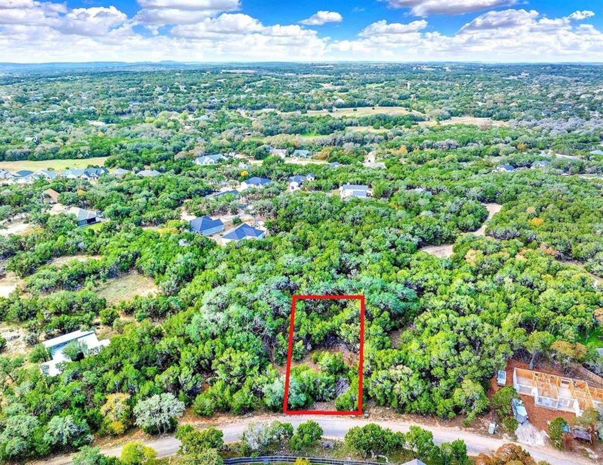 View 32 Persimmon Dr in Woodcreek Sec 8 32 Persimmon Dr - front exterior - Luxury lot in Woodcreek Sec 8, Wimberley, TX