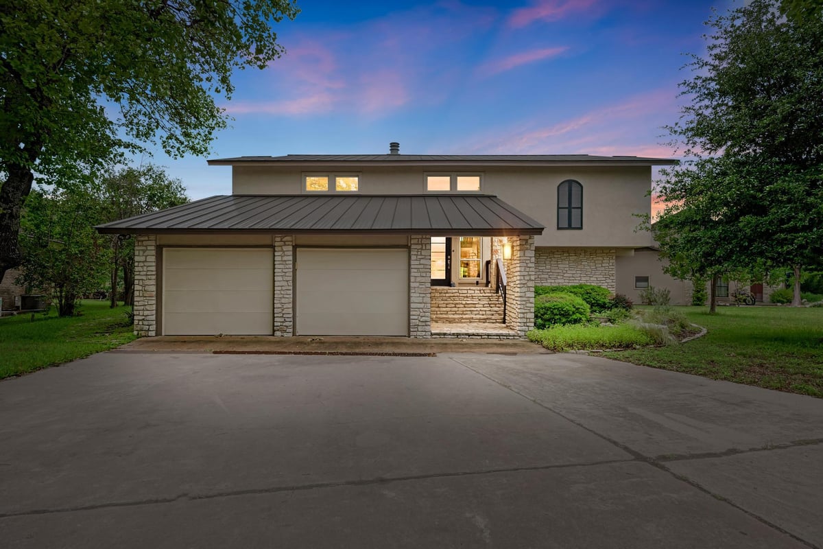 320 Lucy LN - front exterior - Luxury home in Horseshoe Bay North, Horseshoe Bay, TX