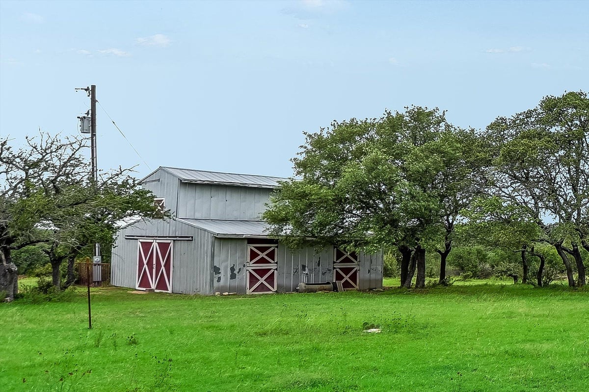 View 320 Valley Oak DR in Valley Oak 320 Valley Oak DR - front exterior - Luxury lot in Valley Oak, Dripping Springs, TX